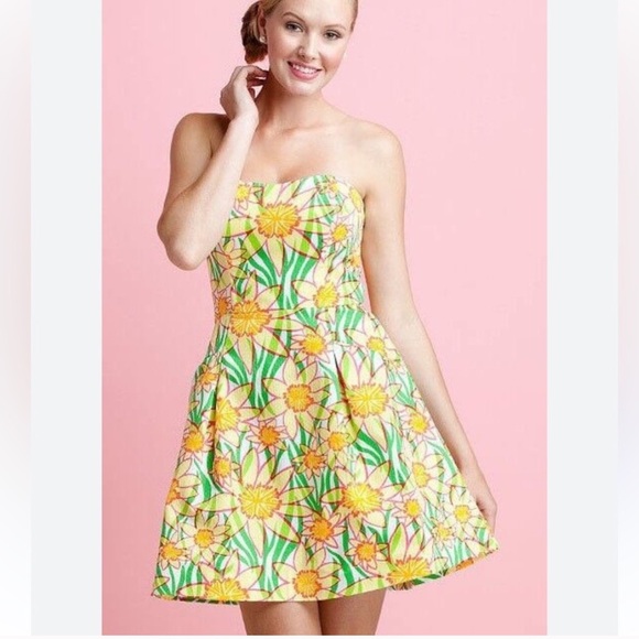 Lilly Pulitzer Dresses & Skirts - Lilly Pulitzer Wyatt Daffies “Daffodil Floral" Strapless dress pockets Size 12
